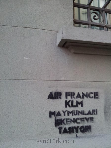 KLM'ye Karşı Kampanya - İstanbul'da bir duvar yazısı