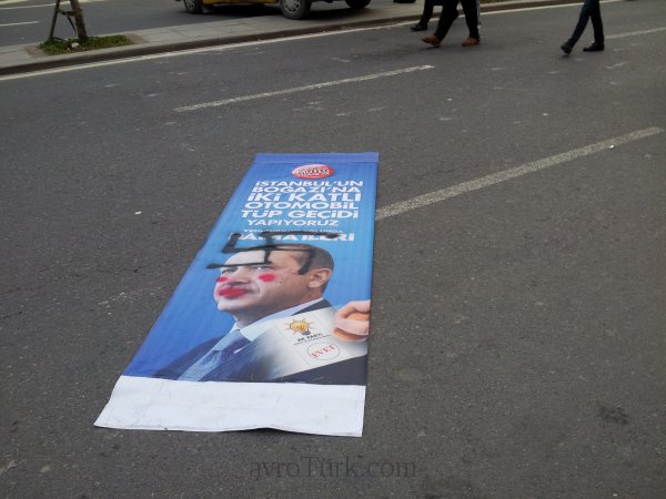 Üzerine Nazi Simgesi Çizilmiş Recep Tayyip Erdoğan Seçim Posteri