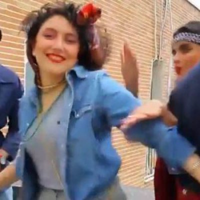 Pharrel'in "Happy" şarkısı ile oynayan İran'lı gençler.
