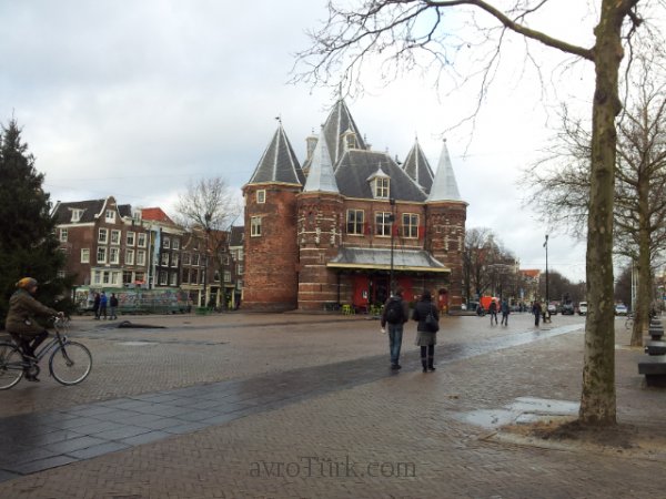 Amsterdam Nieuwmarkt (Yenipazar) Alanı