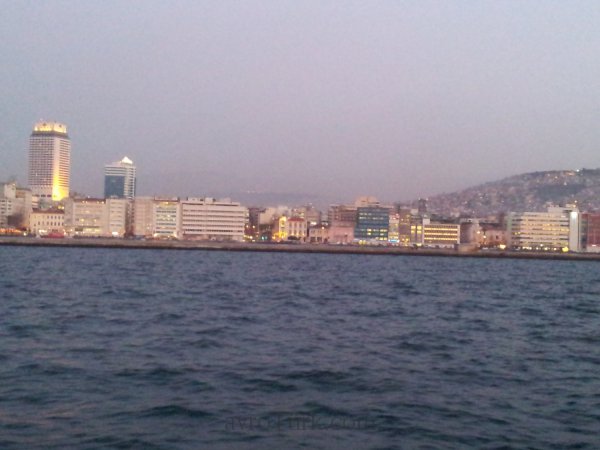 Konak-Karşıyaka vapurundan Alsancak görünümü