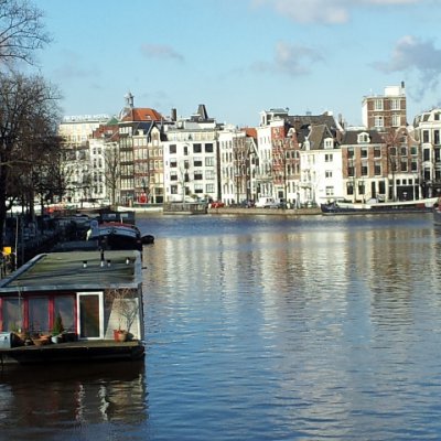 Amsterdam 22 Şubat - Amstel Irmağı, Bir köprüden kentin göbeği yönünde ırmak