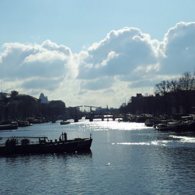Amsterdam 22 Şubat - Amstel Irmağı, uzakta cılız köprü - 2