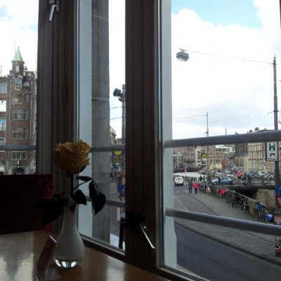 Amsterdam Güllüoğlu baklavacısının penceresinden