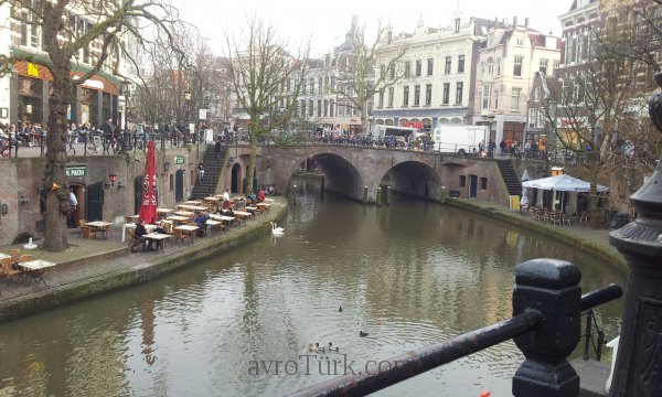 Hollanda kenti Utrecht'ten bir Kanal Görüntüsü