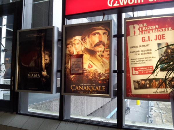 Utrecht istasyonunda 'Yolun sonu, Çanakkale' filminin posteri